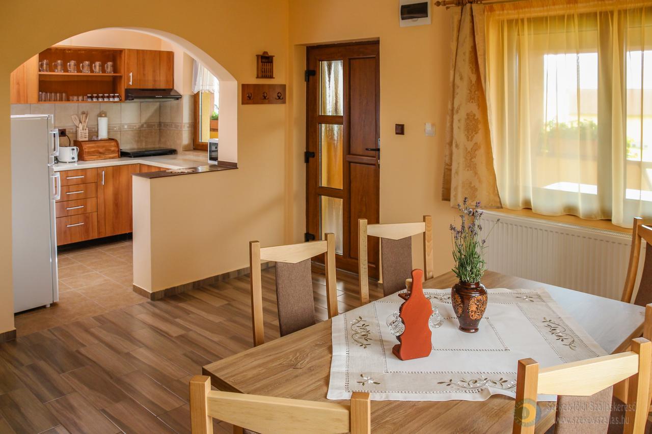 Apartamente Mano Apartmanok Praid Exterior foto