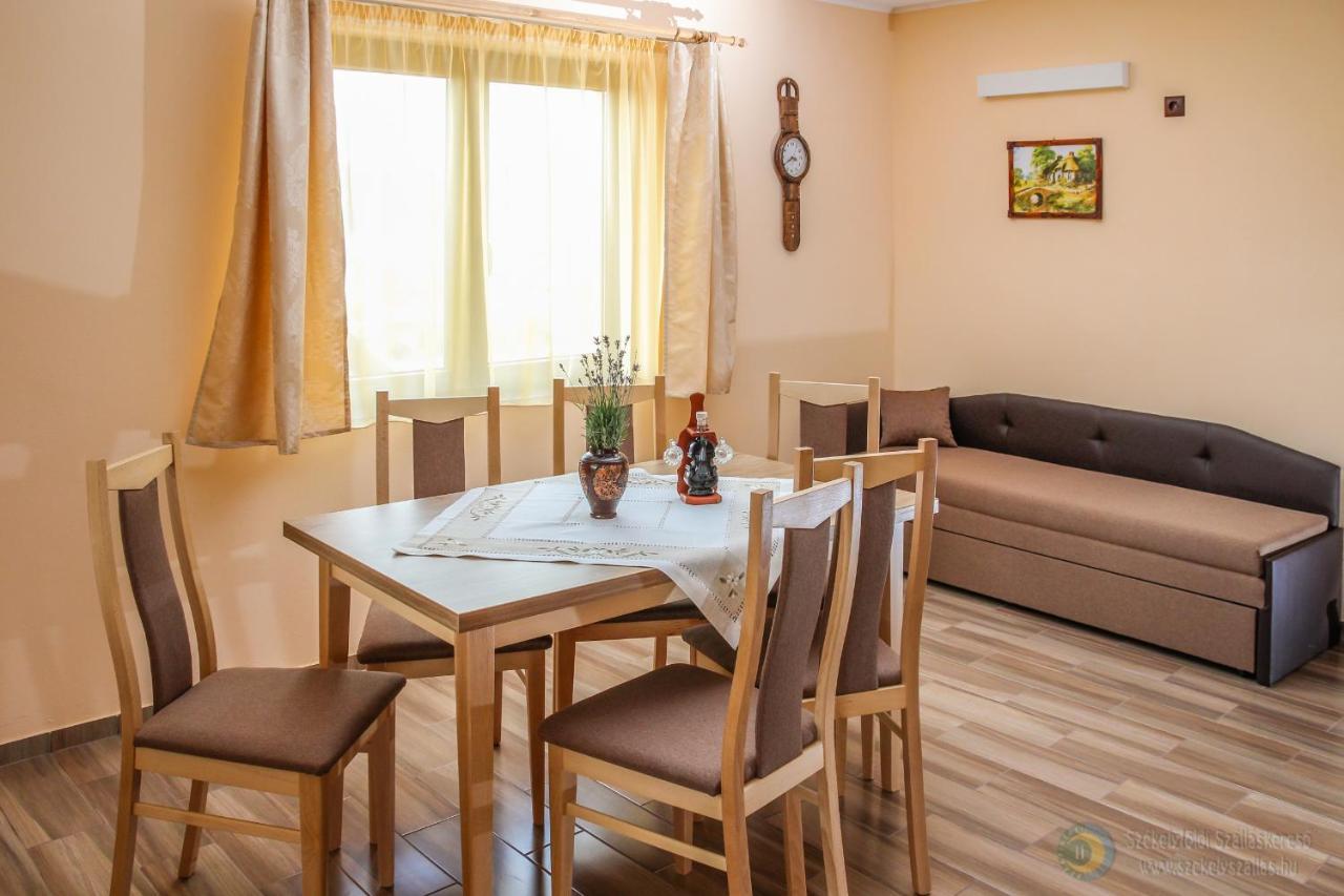 Apartamente Mano Apartmanok Praid Exterior foto